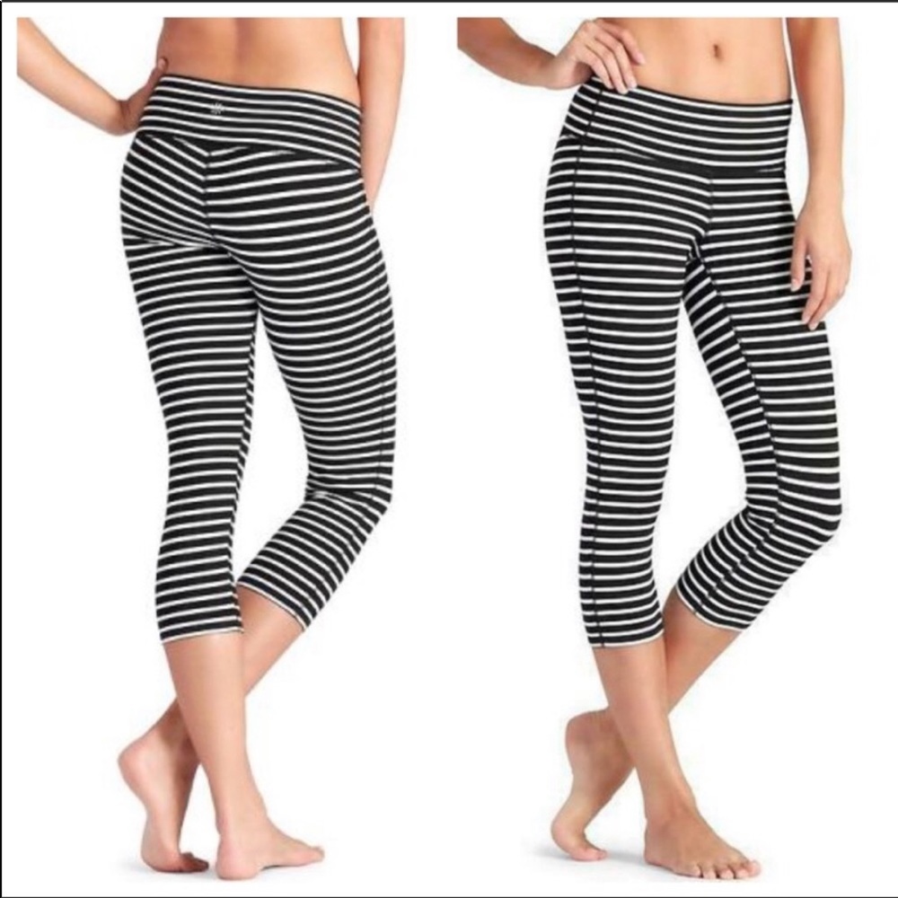 Athleta black & white striped capri yoga pants